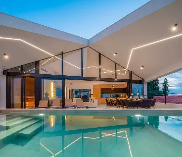 Sutivan 4-Bedroom Villa with Heated Pool & Sauna