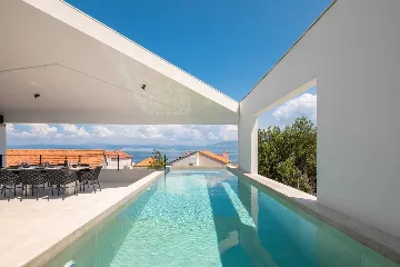 Sutivan 4-Bedroom Villa with Heated Pool & Sauna