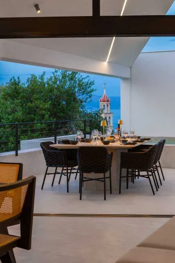 Sutivan 4-Bedroom Villa with Heated Pool & Sauna