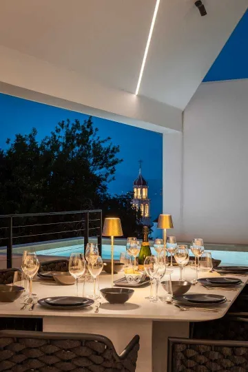 Sutivan 4-Bedroom Villa with Heated Pool & Sauna