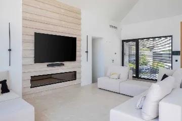 Sutivan 4-Bedroom Villa with Heated Pool & Sauna