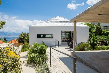 Sutivan 4-Bedroom Villa with Heated Pool & Sauna