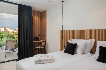 Sutivan 4-Bedroom Villa with Heated Pool & Sauna