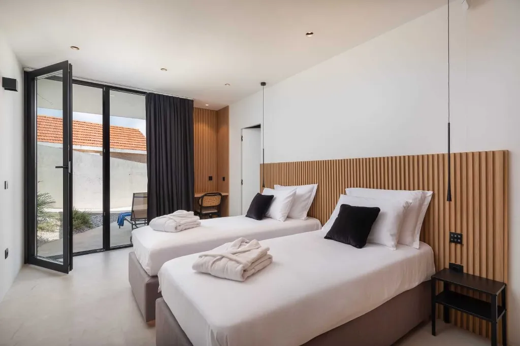 Sutivan 4-Bedroom Villa with Heated Pool & Sauna