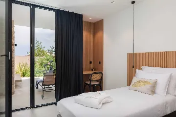 Sutivan 4-Bedroom Villa with Heated Pool & Sauna