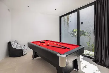 Sutivan 4-Bedroom Villa with Heated Pool & Sauna