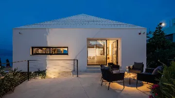 Sutivan 4-Bedroom Villa with Heated Pool & Sauna