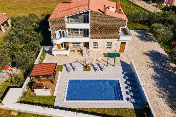 Valbandon Pula 6BR Villa with Heated Pool (12)