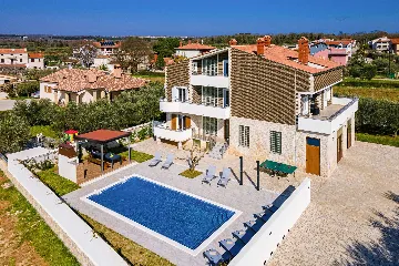 Valbandon Pula 6BR Villa with Heated Pool (12)