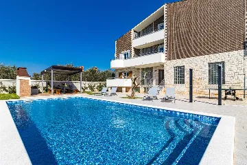 Valbandon Pula 6BR Villa with Heated Pool (12)