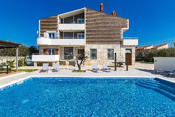Valbandon Pula 6BR Villa with Heated Pool (12)