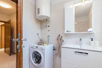 Valbandon Pula 6BR Villa with Heated Pool (12)