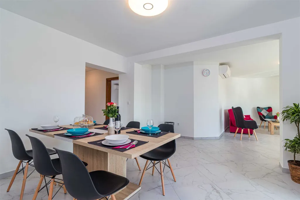 Valbandon Pula 6BR Villa with Heated Pool (12)