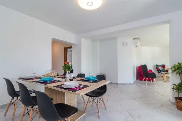 Valbandon Pula 6BR Villa with Heated Pool (12)