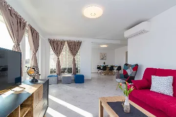 Valbandon Pula 6BR Villa with Heated Pool (12)