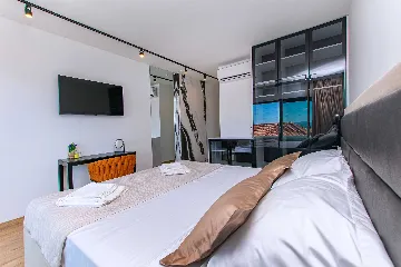 Jesenice Villa for 20 Guests with Sea View