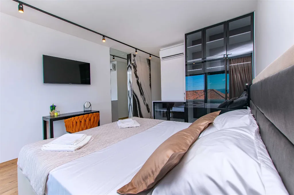 Jesenice Villa for 20 Guests with Sea View