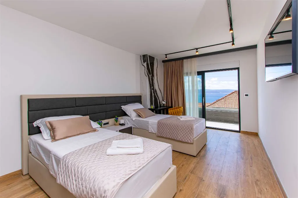 Jesenice Villa for 20 Guests with Sea View