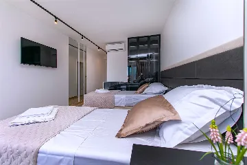 Jesenice Villa for 20 Guests with Sea View