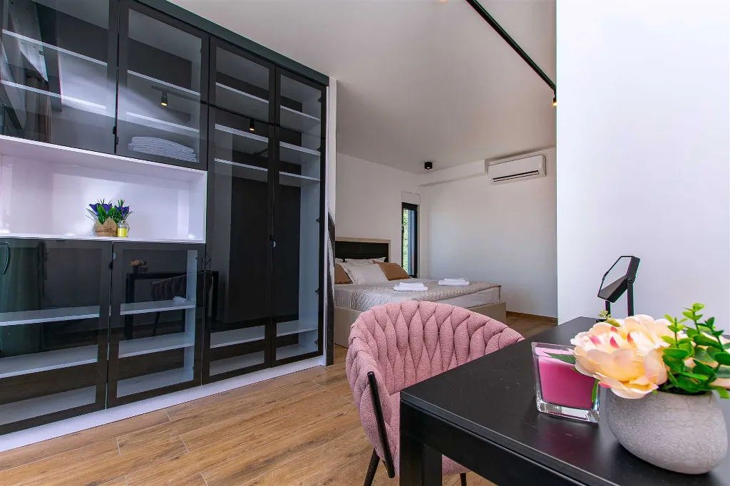 Jesenice Villa for 20 Guests with Sea View