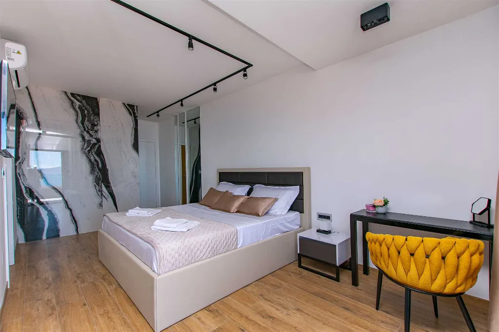 Jesenice Villa for 20 Guests with Sea View
