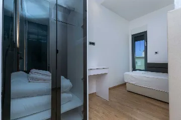 Jesenice Villa for 20 Guests with Sea View