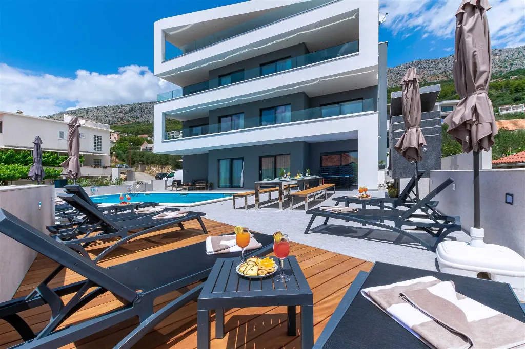 Jesenice Villa for 20 Guests with Sea View
