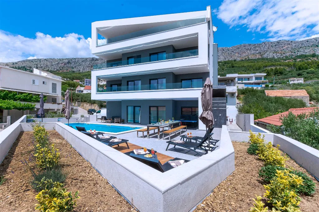 Jesenice Villa for 20 Guests with Sea View