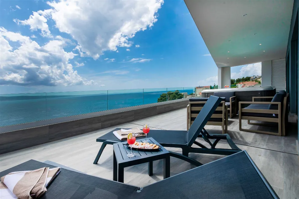 Jesenice Villa for 20 Guests with Sea View