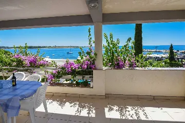 Two-Bedroom Apartment with Sea-View Terrace in Novalja