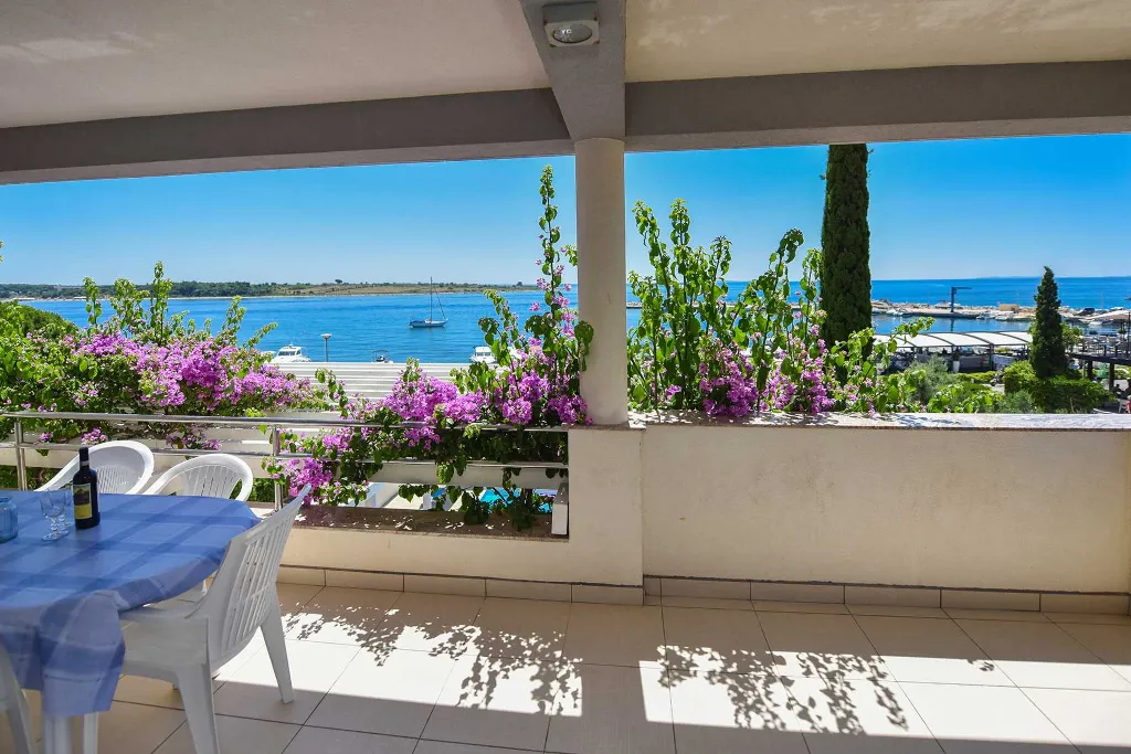 Two-Bedroom Apartment with Sea-View Terrace in Novalja