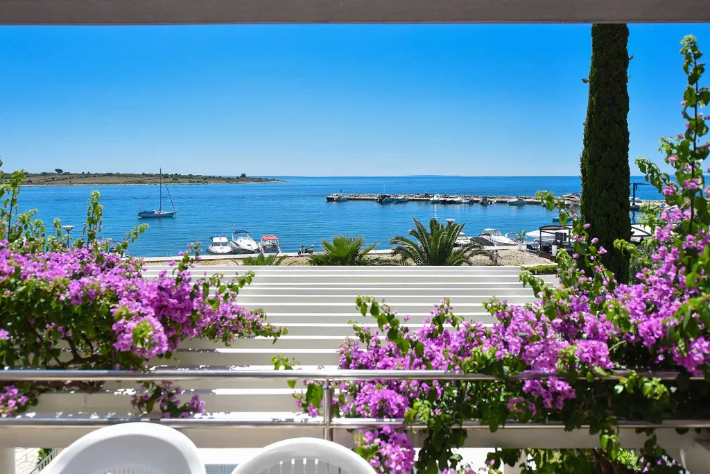 Two-Bedroom Apartment with Sea-View Terrace in Novalja