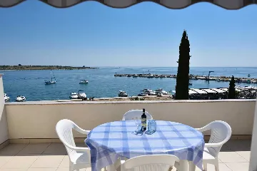 One-Bedroom Sea View Apartment in Novalja