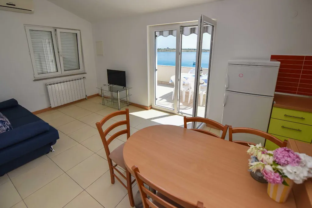 Novalja Apartment with Sea-View Terrace for 4–6