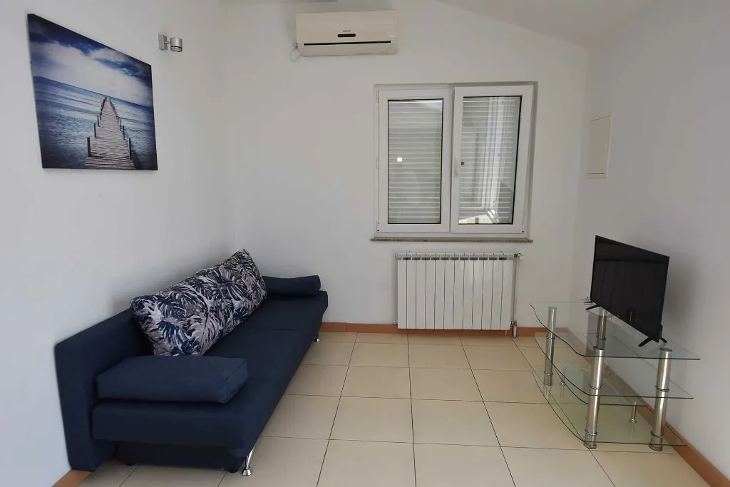 Novalja Apartment with Sea-View Terrace for 4–6