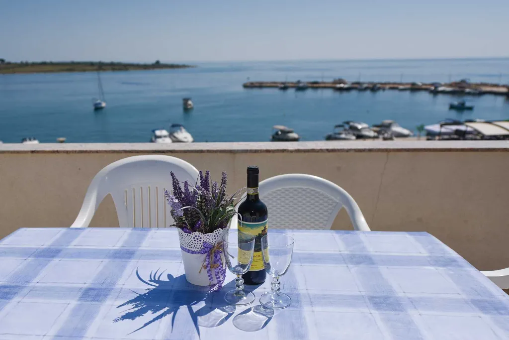 Novalja Apartment with Sea-View Terrace for 4–6