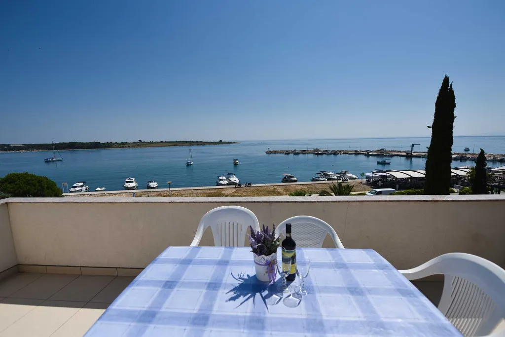 Novalja Apartment with Sea-View Terrace for 4–6