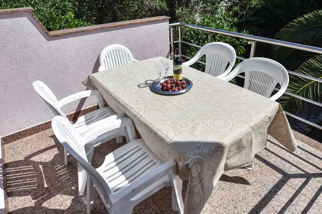 2-Bedroom Apartment in Novalja with Terrace Seating