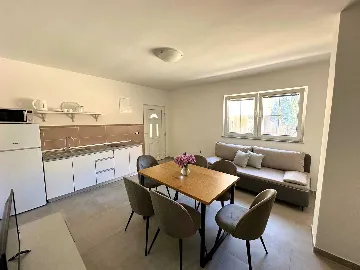 Ground-Floor Two-Bedroom Apartment in Novalja