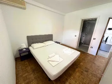 Ground-Floor Two-Bedroom Apartment in Novalja