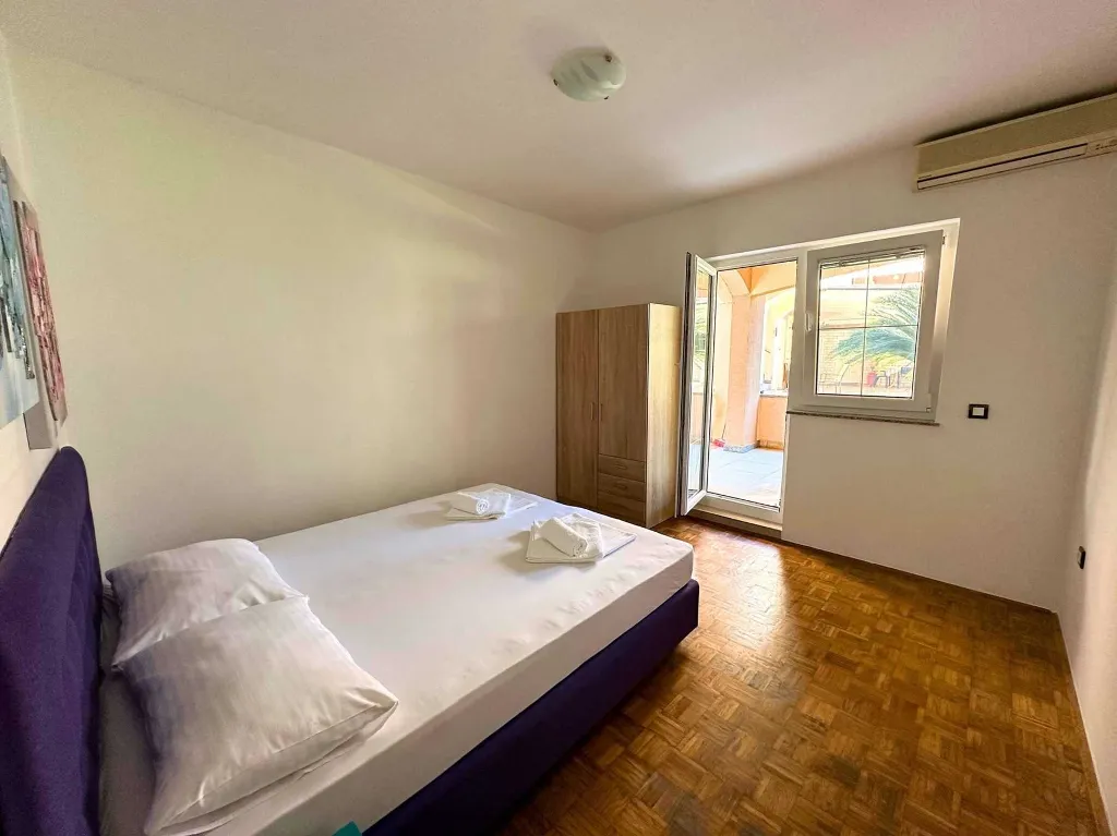 Ground-Floor Two-Bedroom Apartment in Novalja