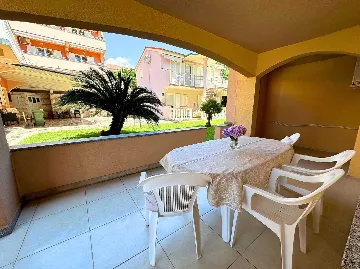 Ground-Floor Two-Bedroom Apartment in Novalja