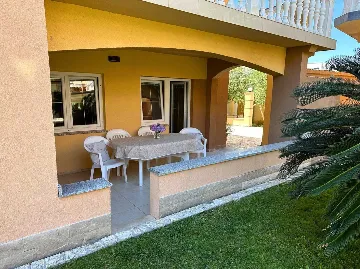 Ground-Floor Two-Bedroom Apartment in Novalja