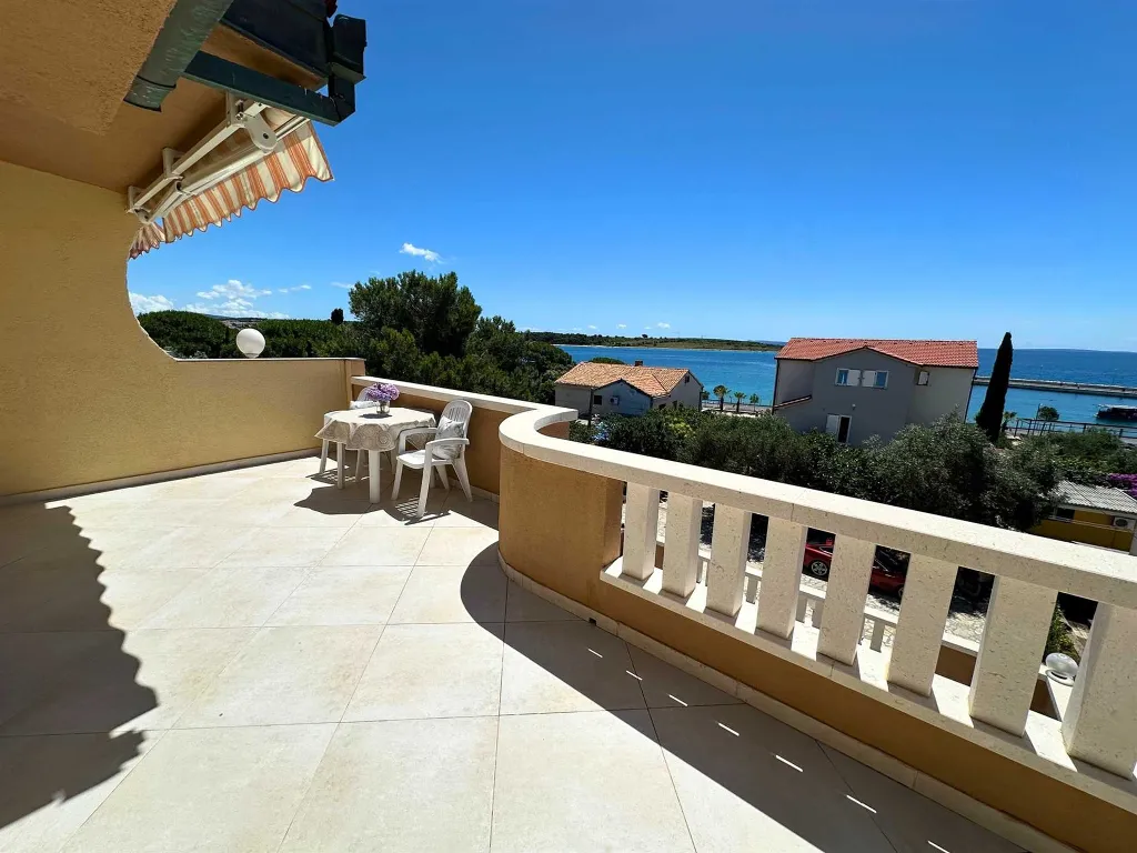 Novalja Studio Apartment for 2 with Terrace