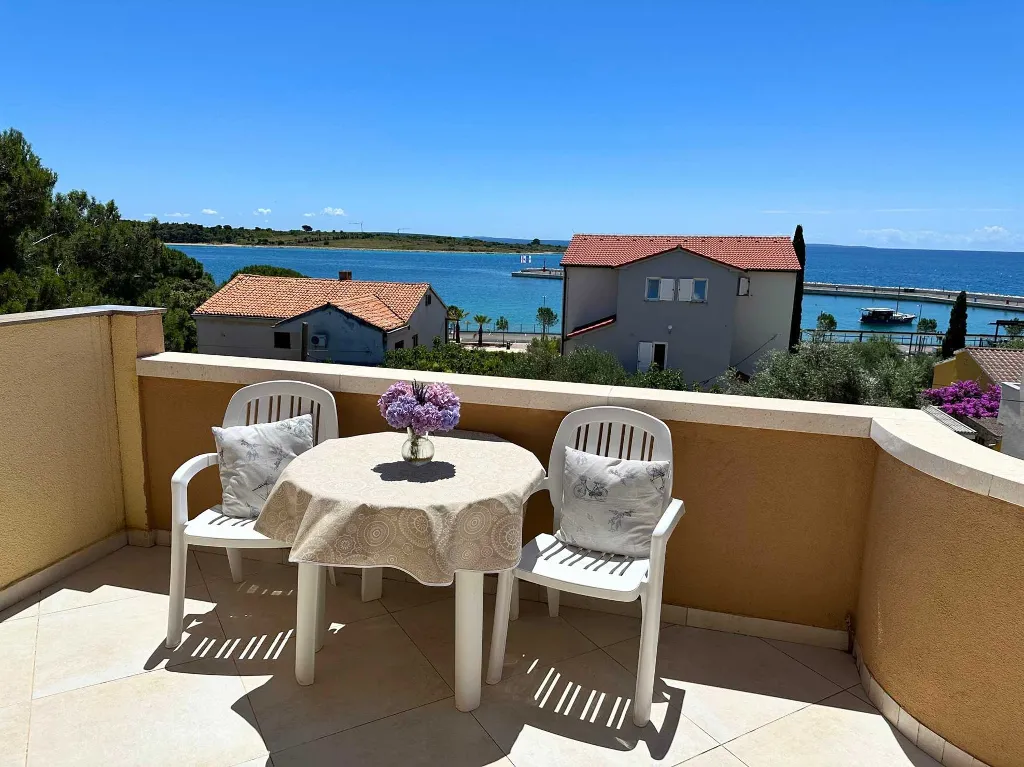 Novalja Studio Apartment for 2 with Terrace
