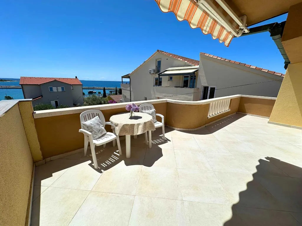 Novalja Studio Apartment for 2 with Terrace