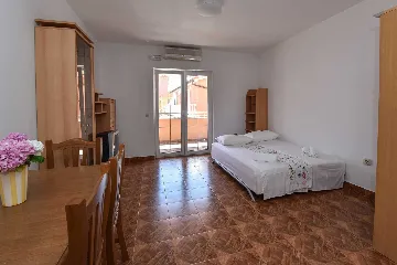 Studio Apartment in Novalja with Terrace and Garden View