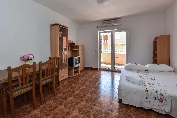 Studio Apartment in Novalja with Terrace and Garden View