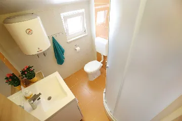 1-Bedroom Seafront Apartment in Sukošan (Sleeps 3)