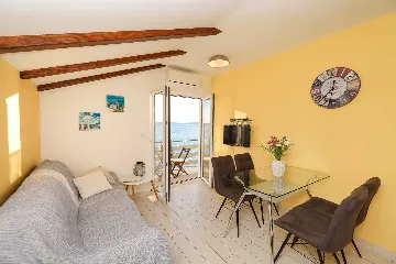 1-Bedroom Seafront Apartment in Sukošan (Sleeps 3)
